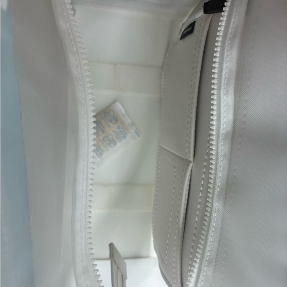 Marc Jacobs White Tote Bag - Picture 2 of 5
